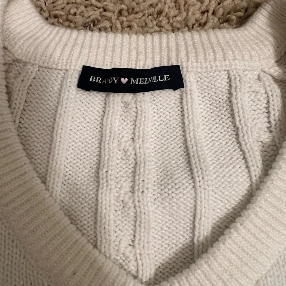 Brandy Melville Cable Knit Sweater - Picture 2 of 2